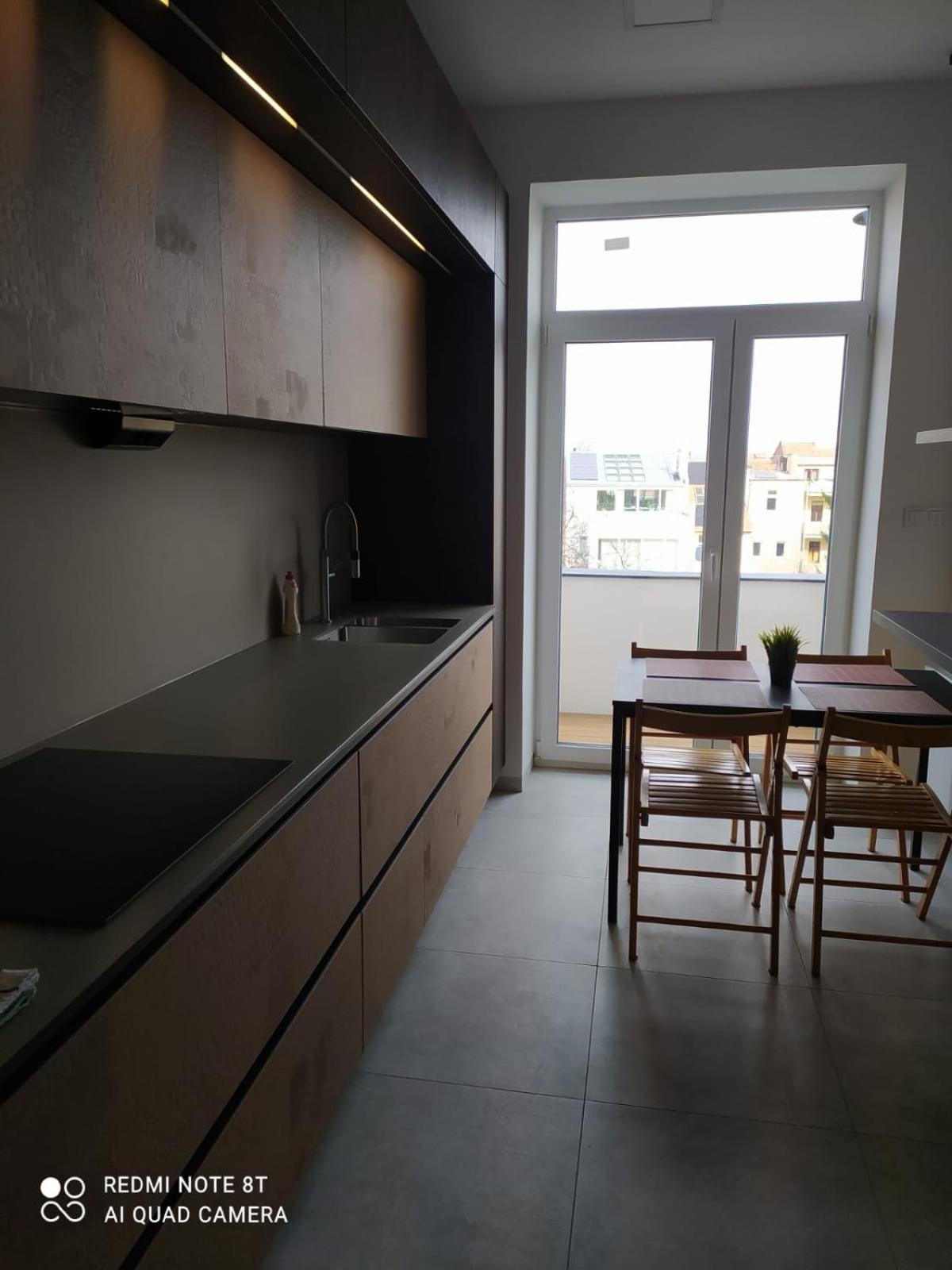 Soukromy Pokoj V Tripokojovem Byte - Private Room In Three Room Flat เบอร์โน ภายนอก รูปภาพ